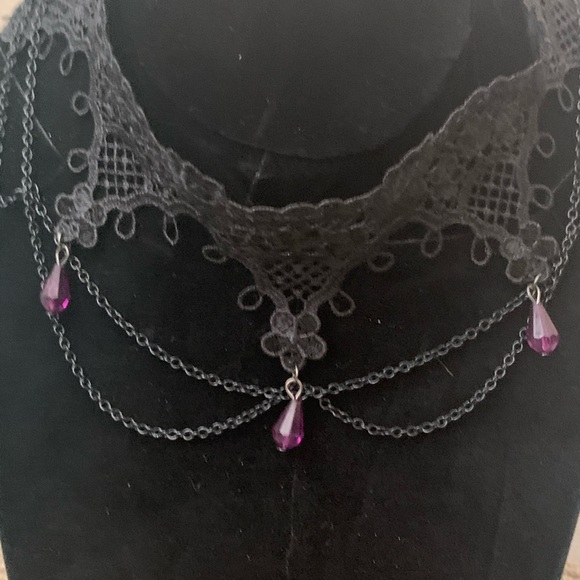 ⭐️ NIB Lace choker with purple gems. - Picture 1 of 5
